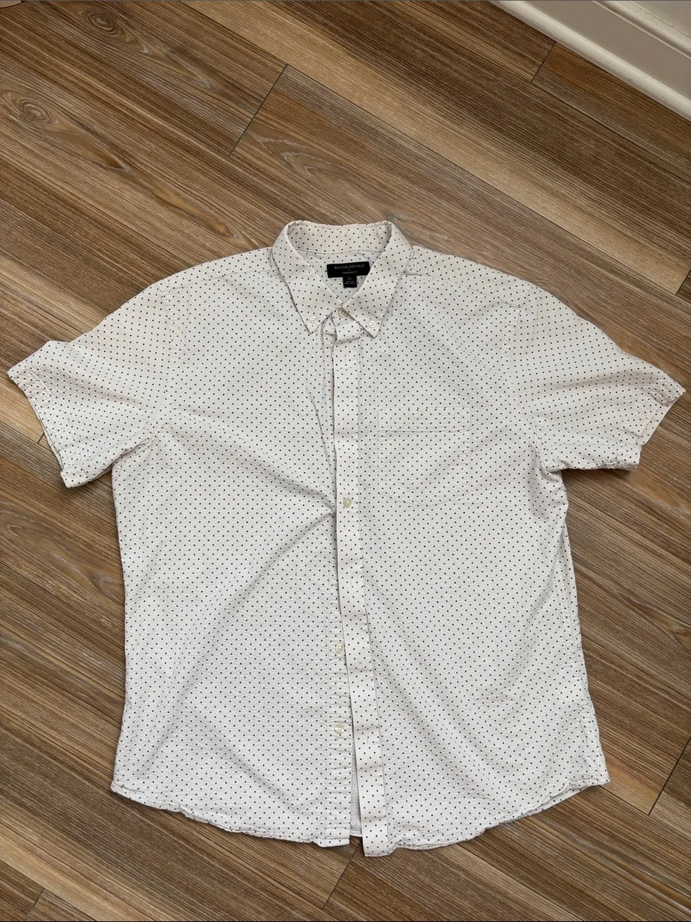 Banana Republic Off White Short Sleeve Button Down. Burgundy and blue dots.